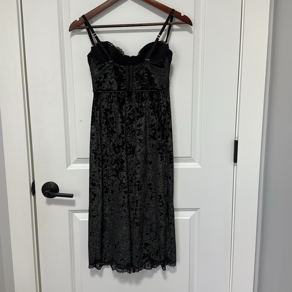 VICTORIA'S SECRET Women’s Crushed Black Velvet
Bodycon Midi Dress Lace Slit 34C - Picture 7 of 7